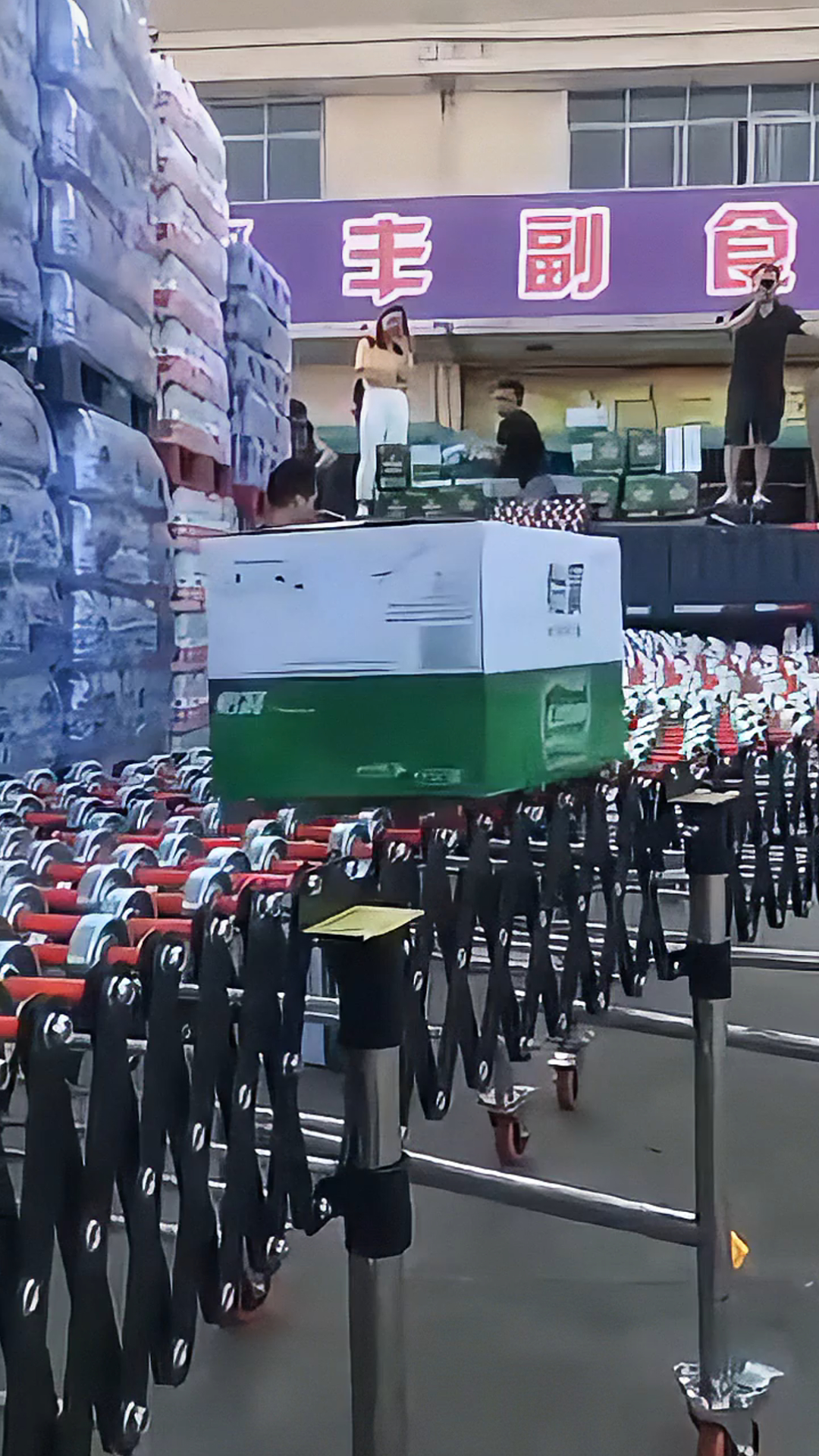 滑轮输送机 输送箱装水