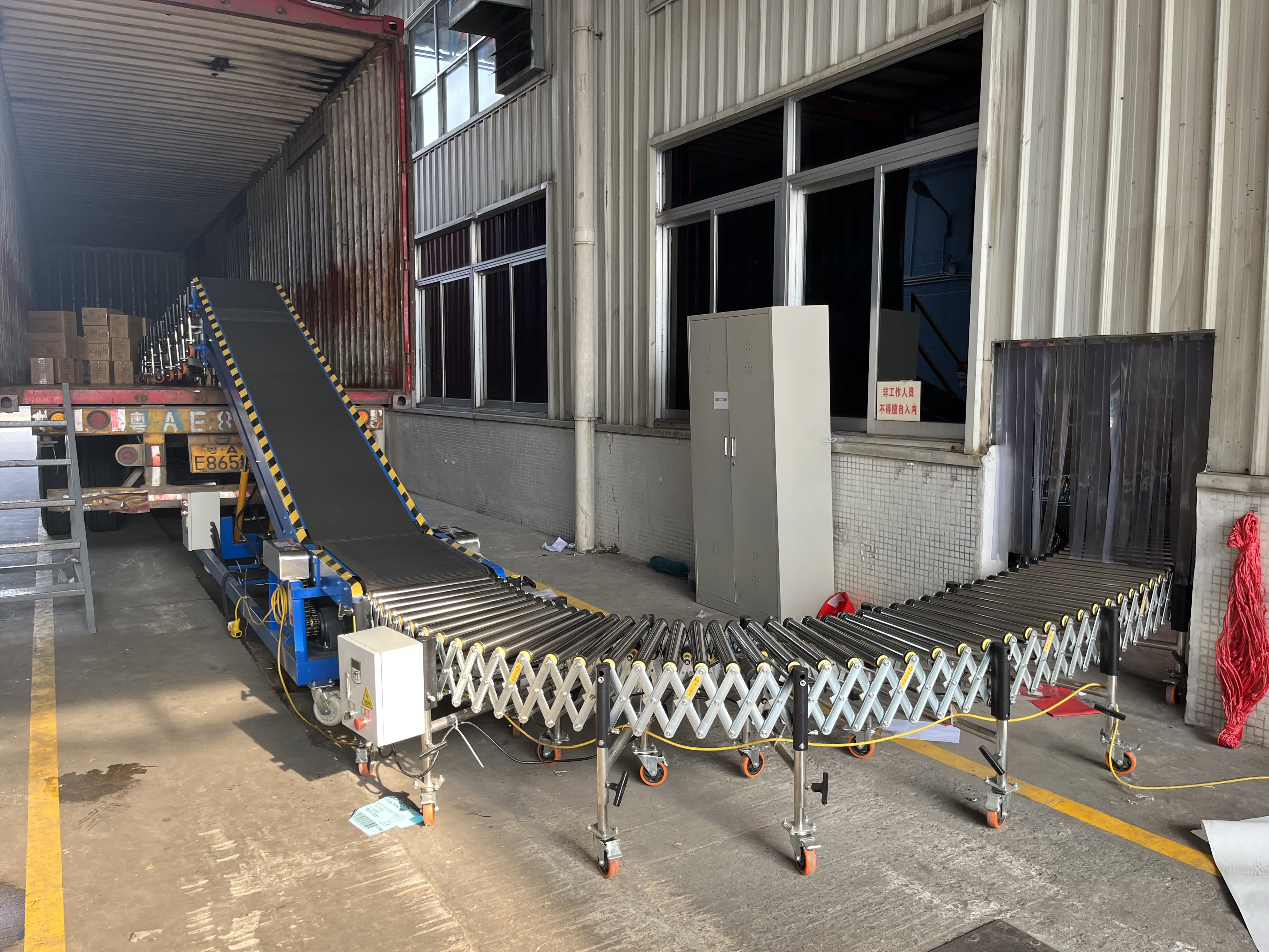 滚筒输送机_液压爬坡机 提高装卸货效率